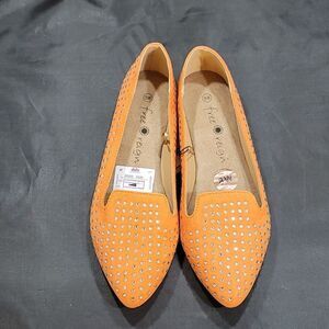 BRAND NEW FREE REIGN STUDDED ALMOND TOE FLAT SHOE